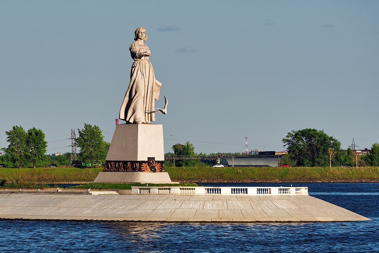 Скульптура «Мать-Волга» — Рыбинск